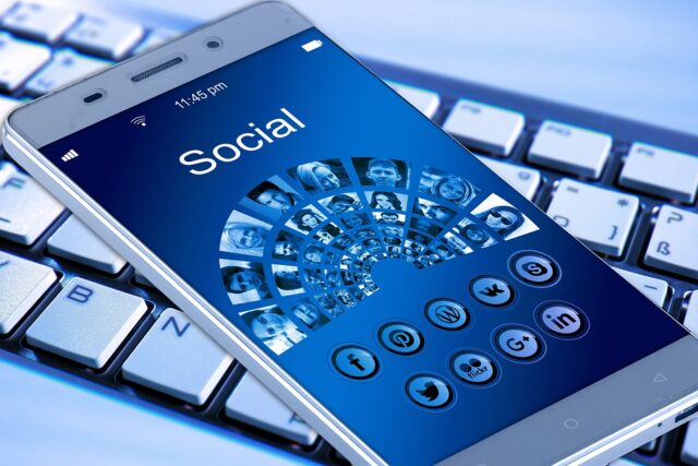 mobile social media